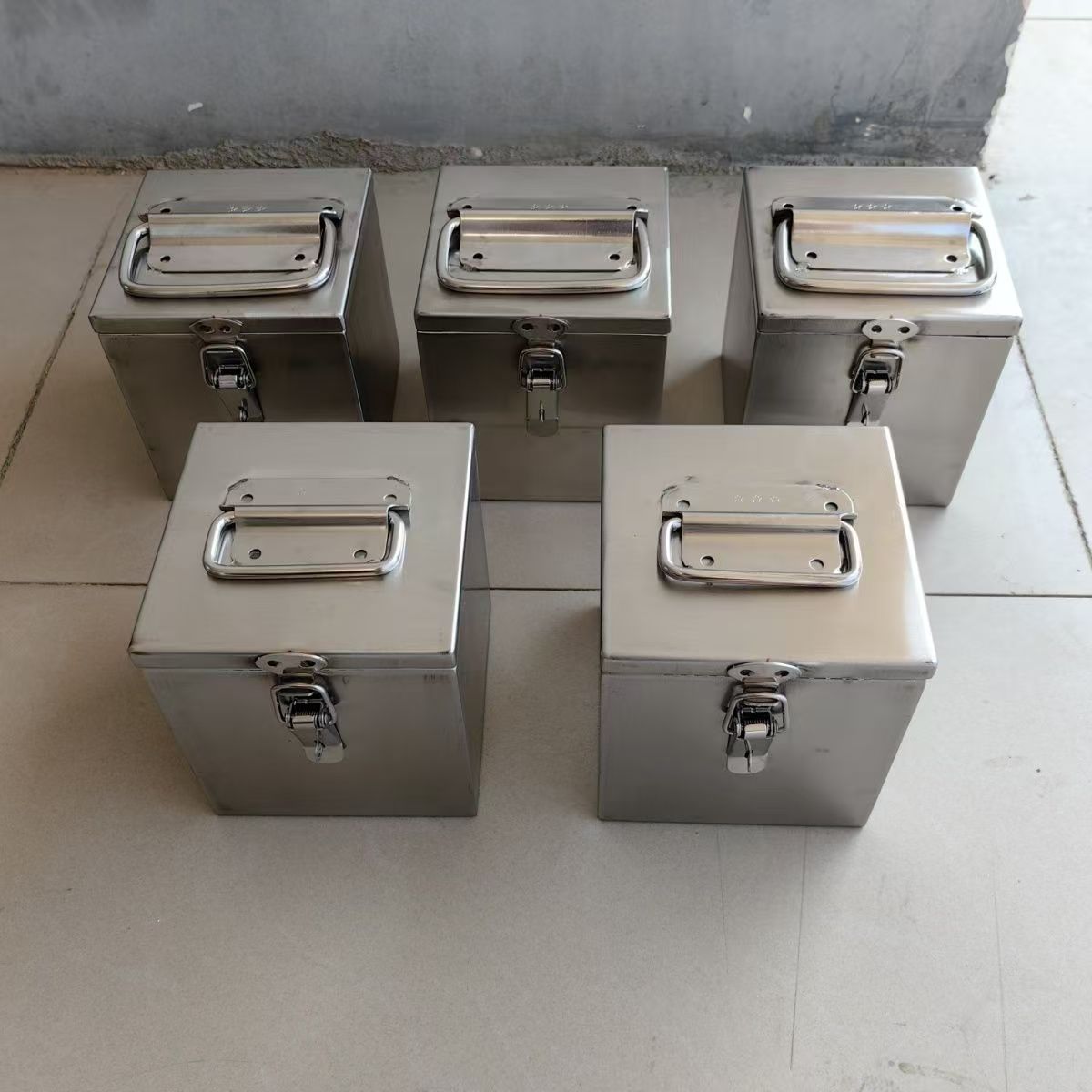 กล่องตะกั่ว