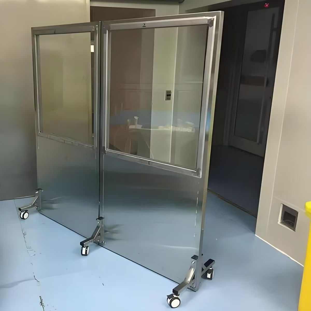 Lead Screen In Intervention Room