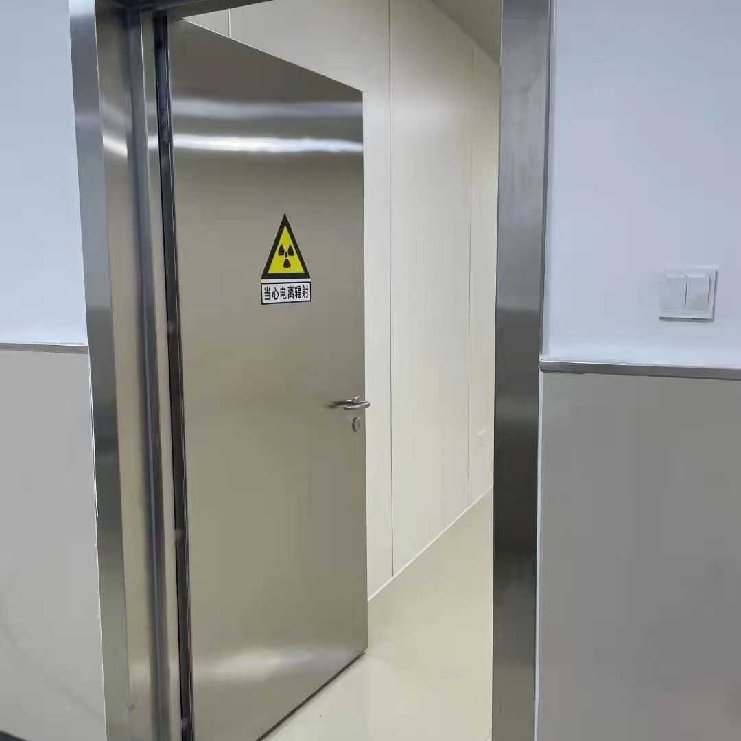 Porte principale à ouverture unique