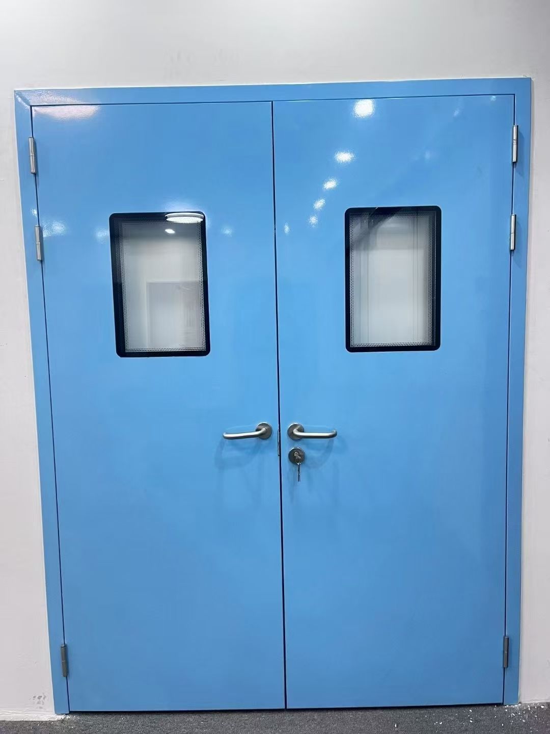 ประตูเปิดสองชั้น